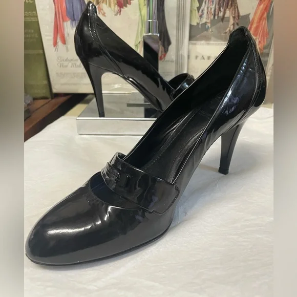 Authentic Burberry Pumps - Picture 5 of 15
